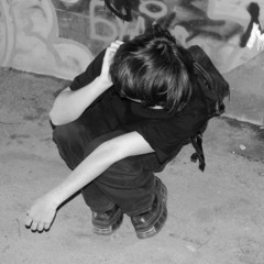 بعينه يشوفني وانا اكتب وصيتي