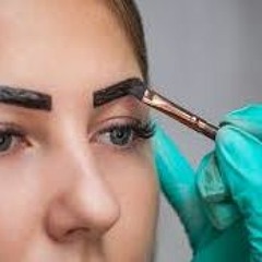 Elegant Expression: Henna Eyebrows for Stunning Beauty