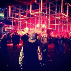 DAS IST DEUTSCHER TECHNO DU HUND (KLOPF KLOPF)