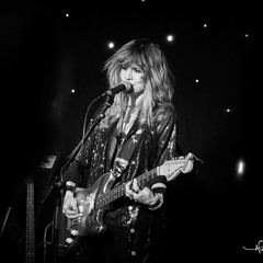 Corine & Stéphanie - Emilie Marsh.MP3