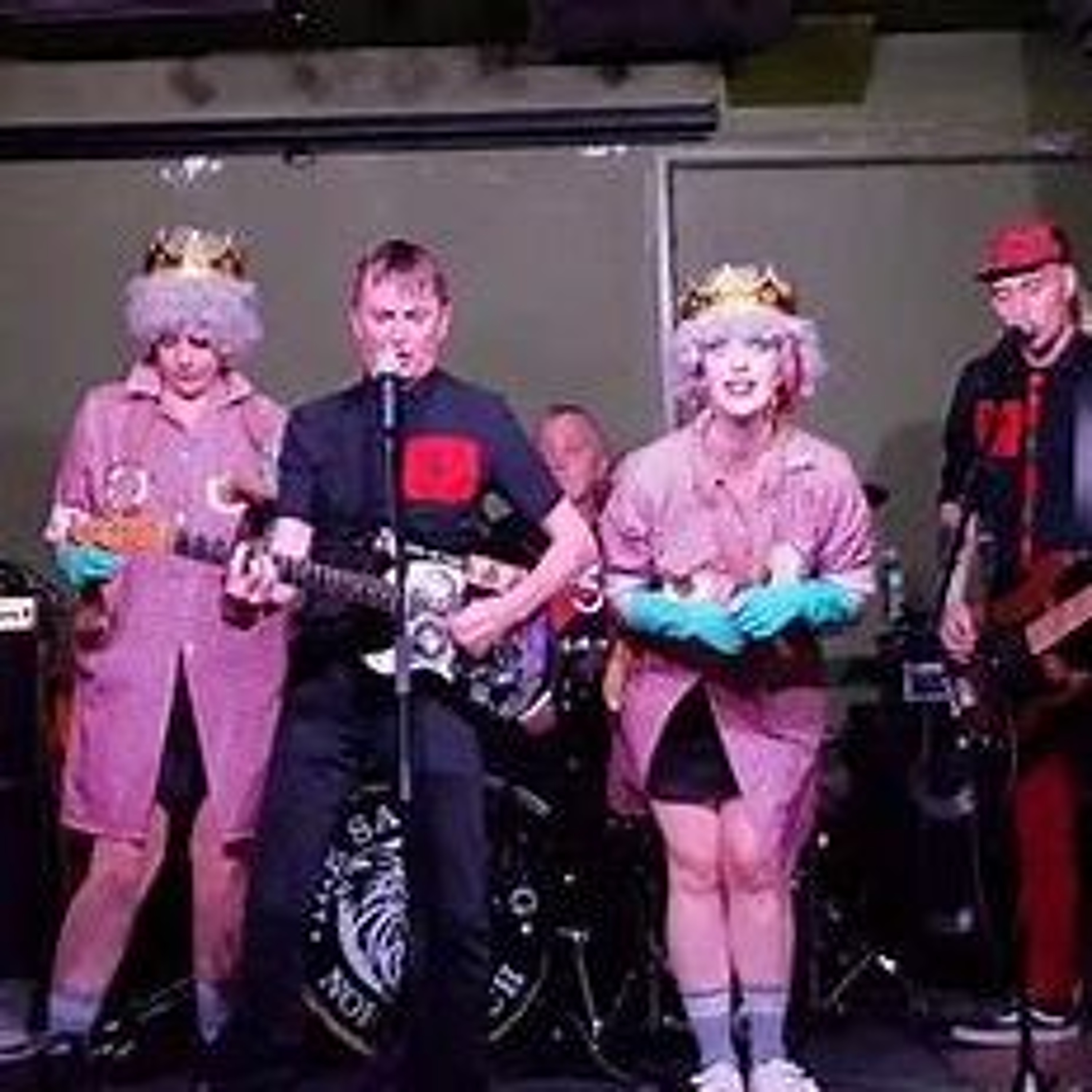 Pete Bentham and The Dinner Ladies are the featured band