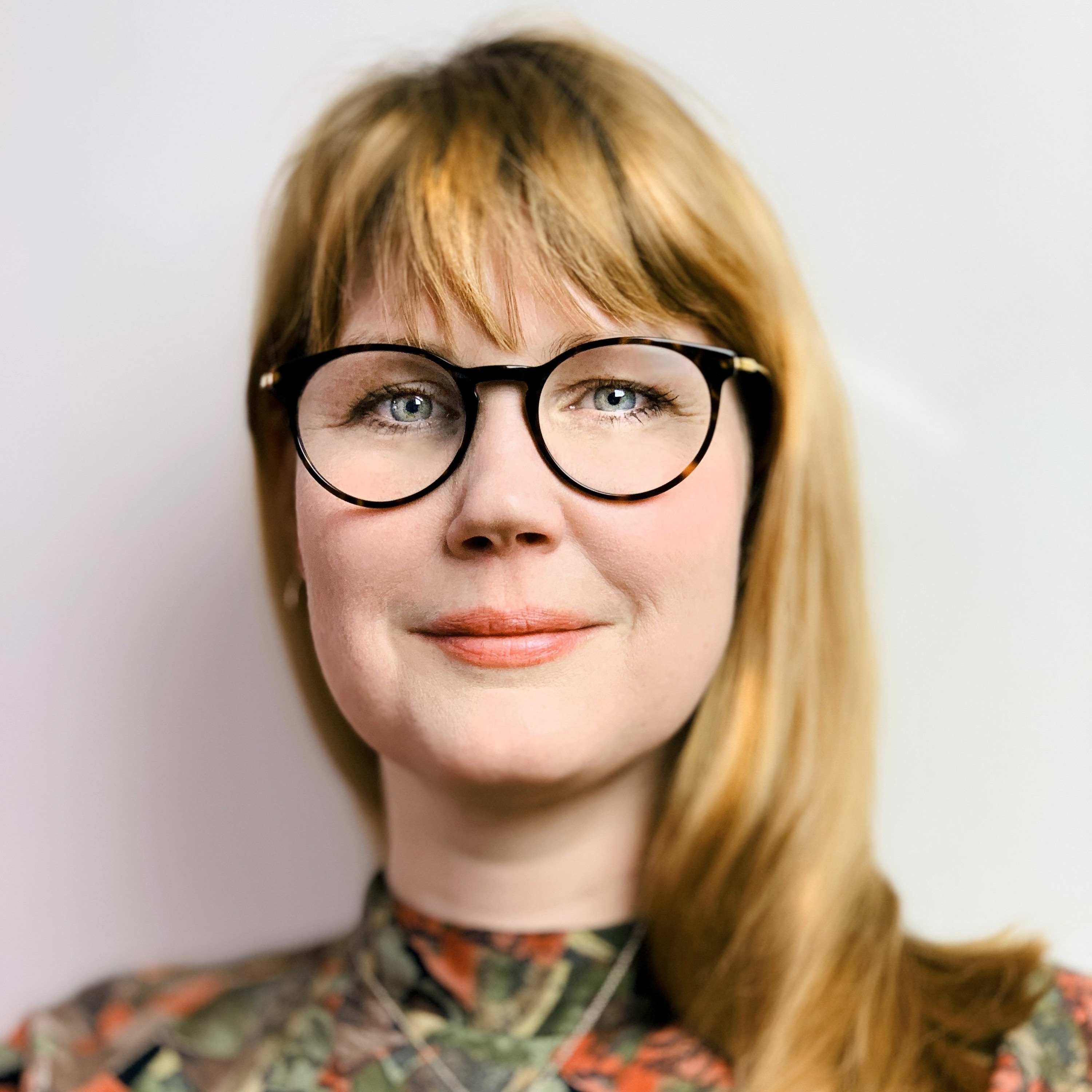 122. Skriv för att läka. Ett samtal med Emelie Hill Dittmer episode artwork