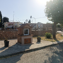 κάτι μικρό για ν' ακούς μέσ' τη σιωπή