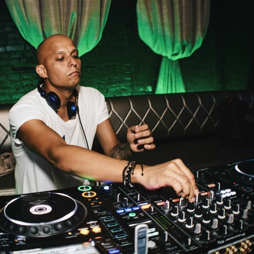 Label Showcase Ep. 01 - Chicago with baez