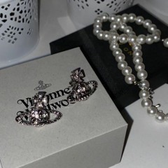 Snorunt-Vivienne Westwood $&R 8D