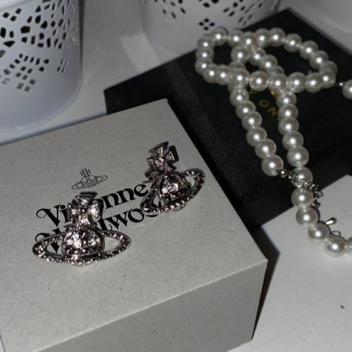 Snorunt-Vivienne Westwood $&R 8D