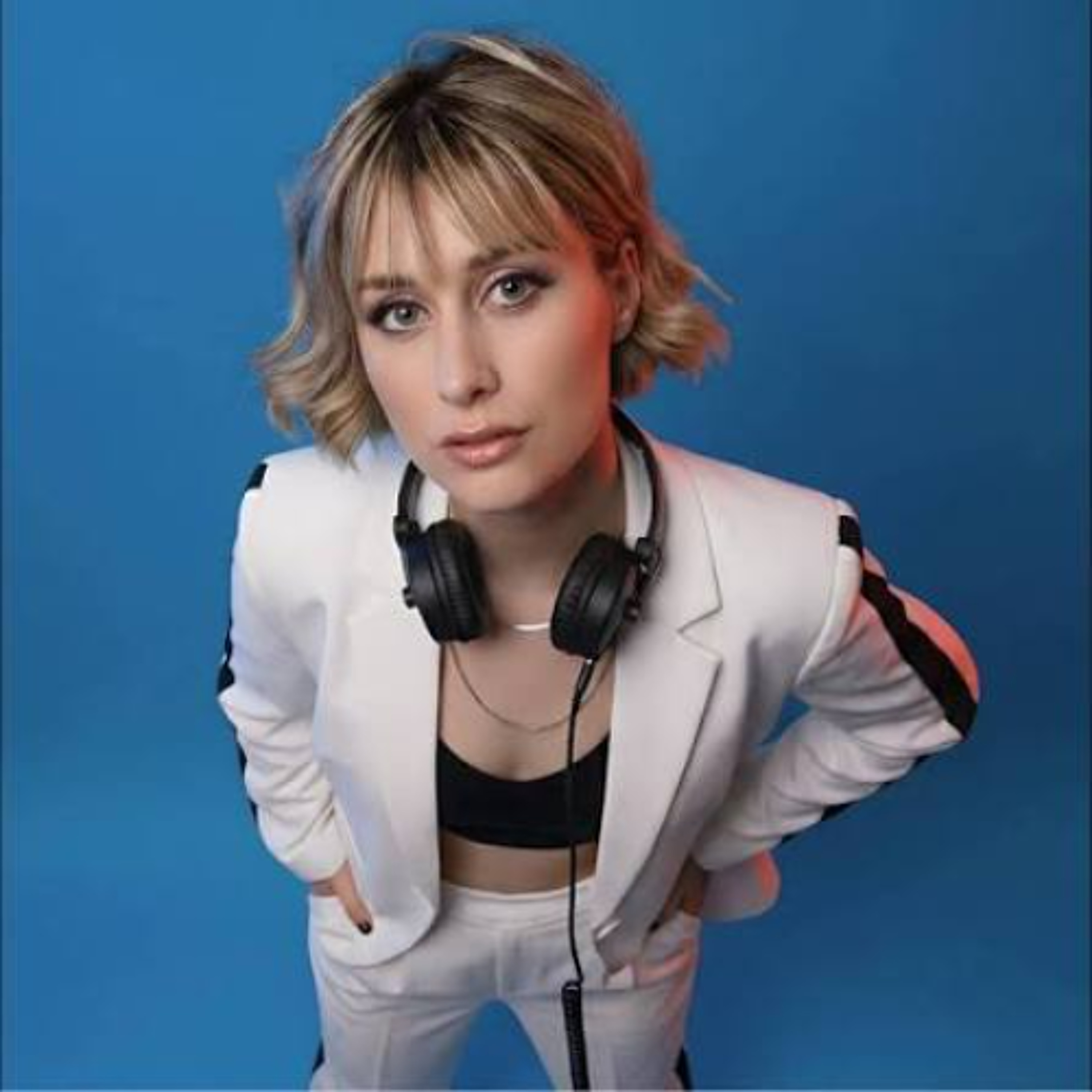Podcast 624 BeeLiveWorld by DJ Bee 02.07.26 Side B Mery Blue Guest DJ