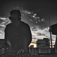 Live Streaming at Pirate Berlin Studios from Black Moon.