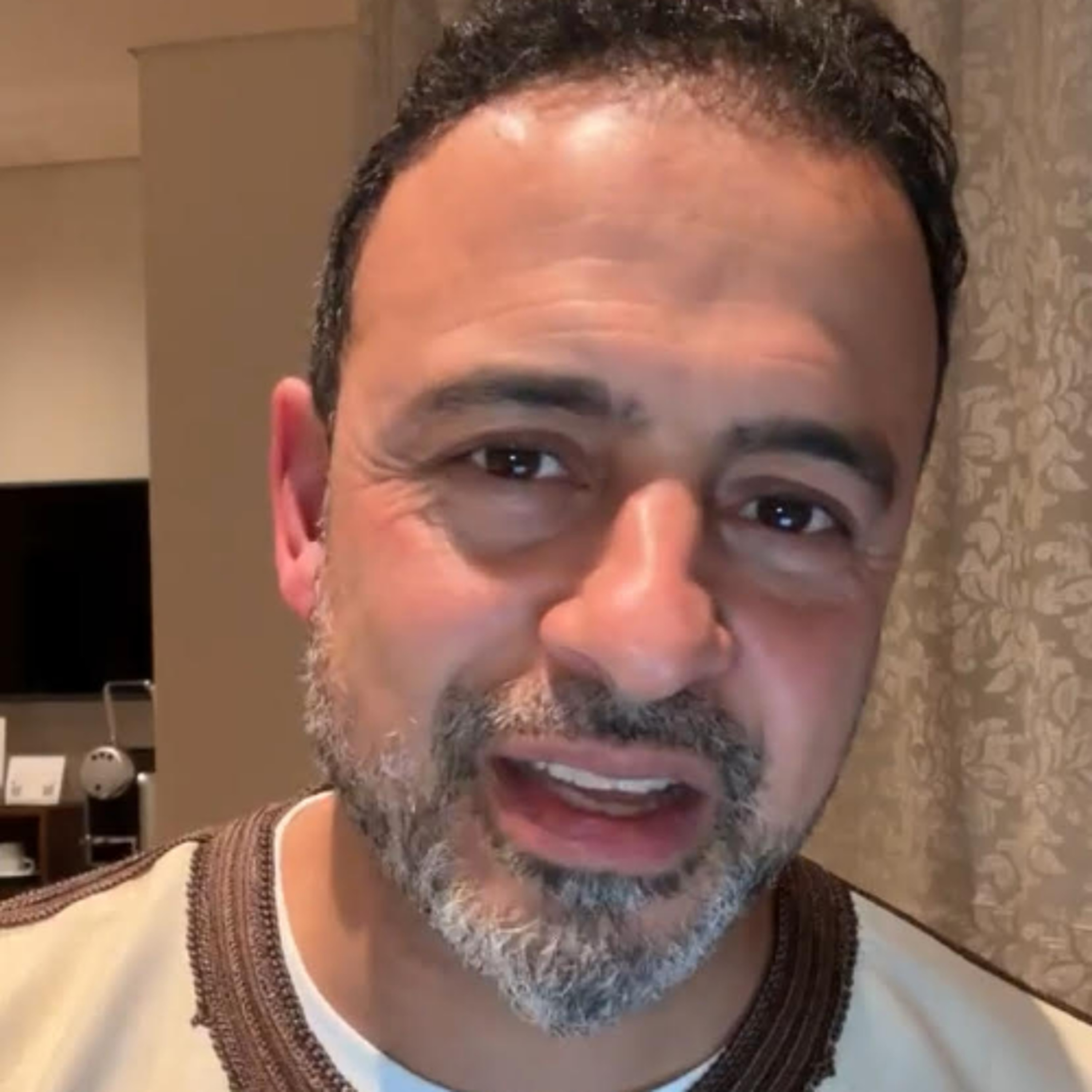 تفكير زائد لكنه مفيد - خاطرة الفجر - مصطفى حسني