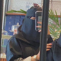 فـ حضنك وأنتَ ويايا🤍🎶