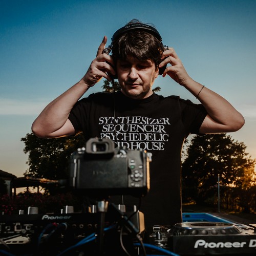 Luca Morris Live from Secret Location (Italy) for VIEW 04/06/2020