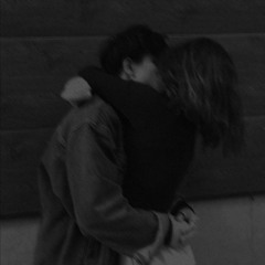 سيبي كُل الناس في كونه وانتي ليّا ابقي كون ♡