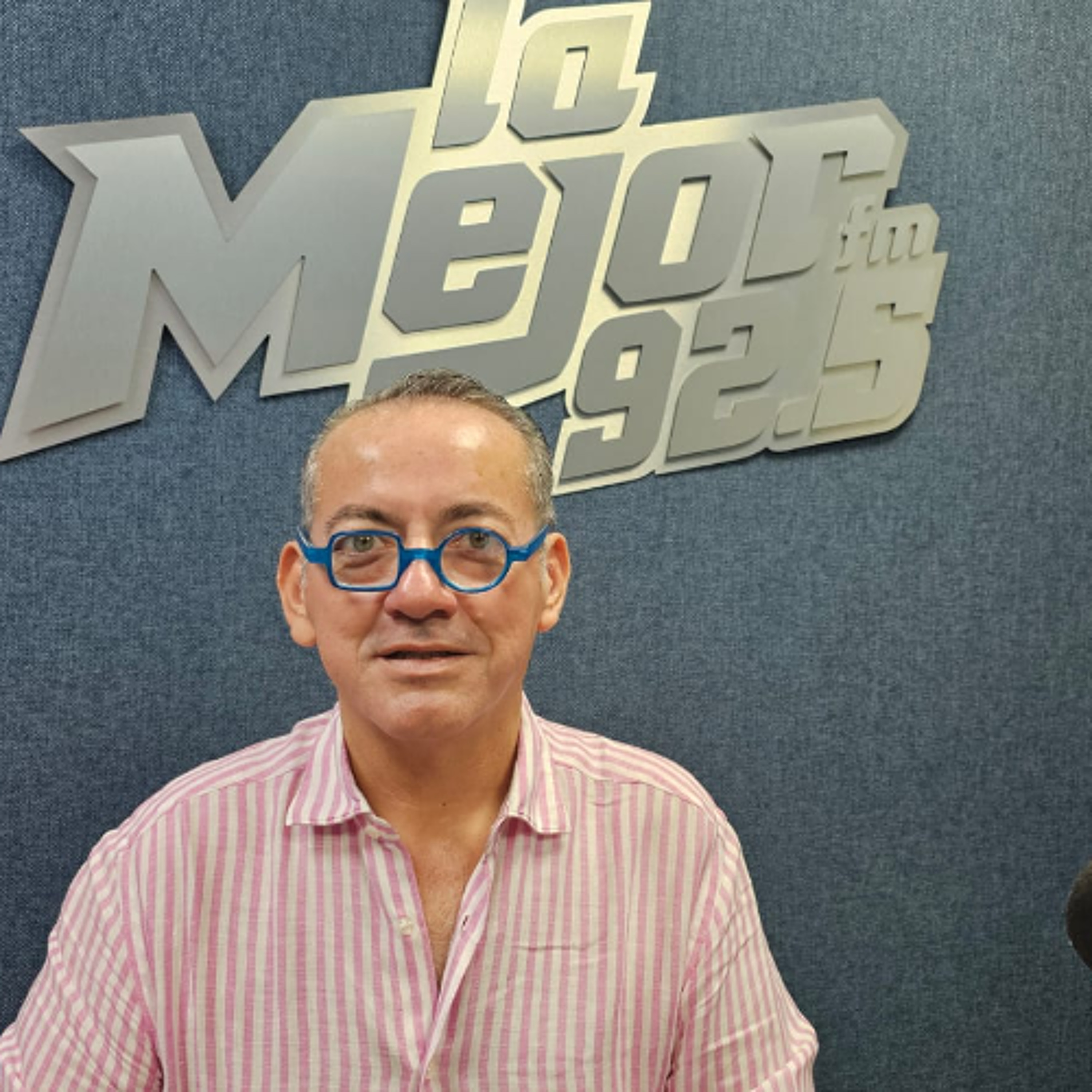 La violencia no para, pero Emi sirve de distractor para Indira, dice él episode artwork