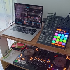 techno sampling live