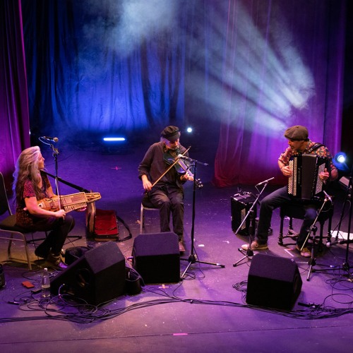 Firelight Trio: Schicki Micki/ Acrobats Bridge