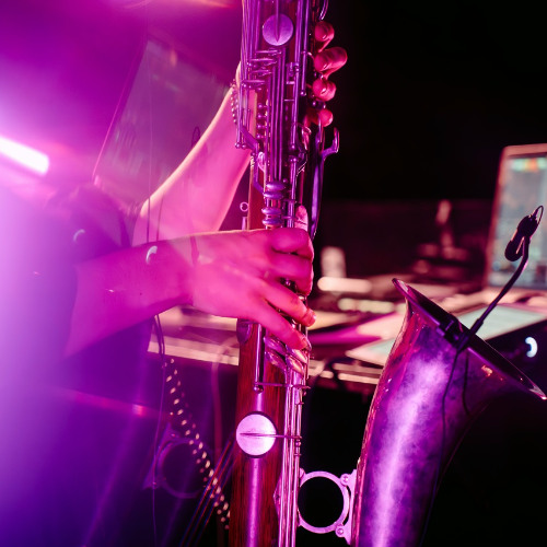 GN-∆lon for contrabass clarinet and electronics