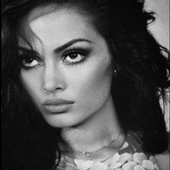 حلاك فوق الكون