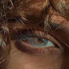 انا ما استجدي منك اي شعور ..