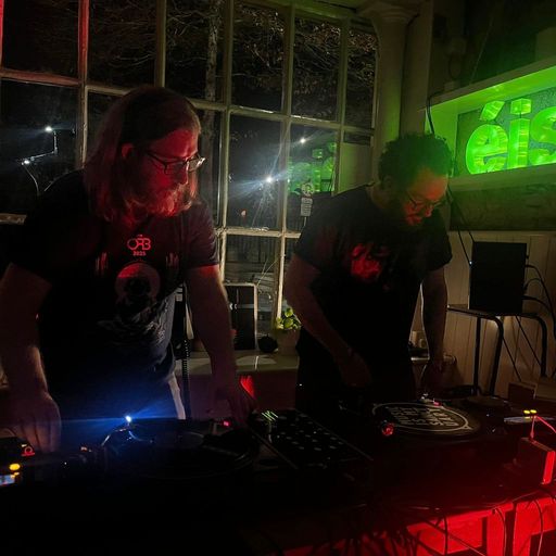 éist isteach @ plugd w/ Dim The Lights!