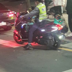 경찰이 불봉으로 각목치는 폭주플리