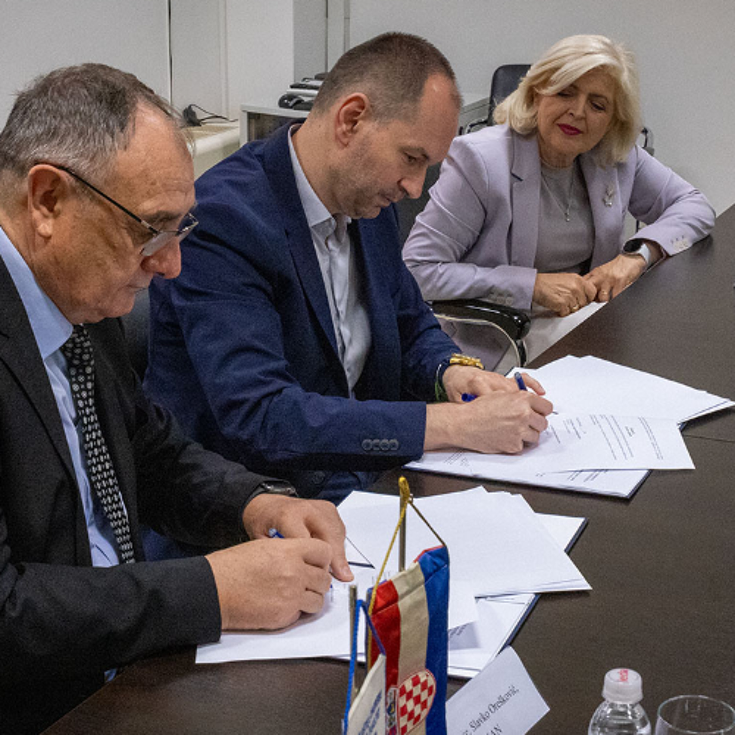 Zagrebački medicinski vrh stigao u Mostar: Potpisan ugovor koji bi mogao promijeniti zdravstvenu edukaciju u regiji episode artwork
