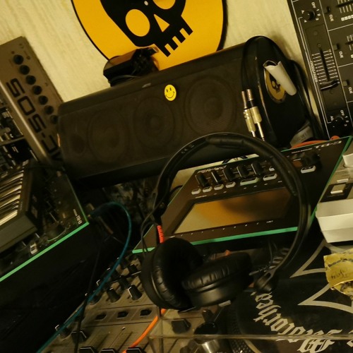 2 X 303s... and a Drum machine.. and some other bits and bobs