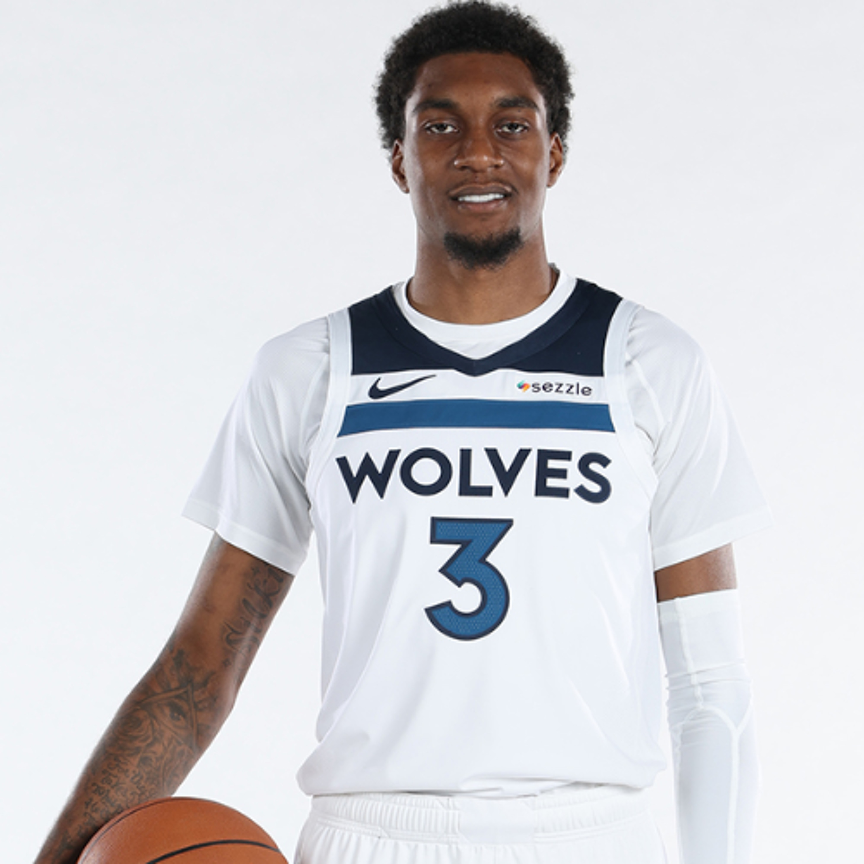 Jaden McDaniels Shootaround 03.05