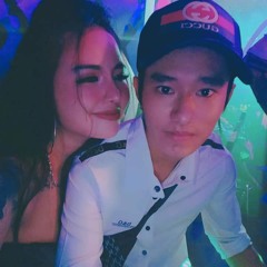 HÔM NAY LÀ THỨ BẢY ANH THÍCH ĐI VÀO BAR
