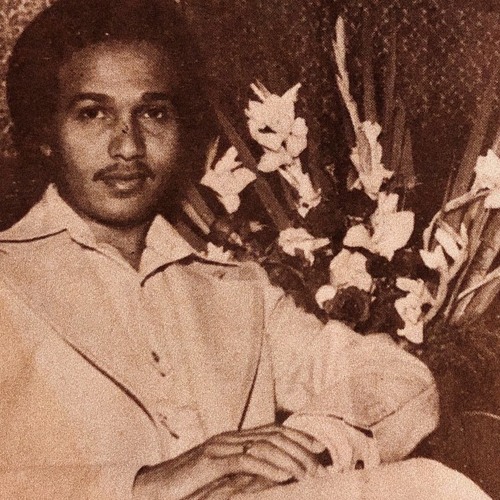 عدّى عمري كله أشجان ودموع