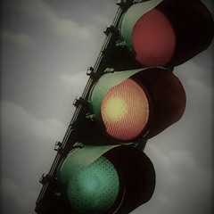 green orange red