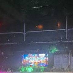 MAN I WAS LOOKING FOR A PLACE TO GET SOME GRUB AND ACCIDENTALLY STUMBLED INTO THIS CLUB OOOOOO IM GROOVIN MANN!!!!!! WOW!!!!!!!!!