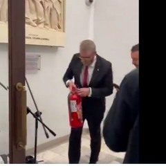 Uroczyste dogaszanie menory