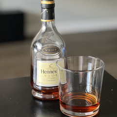 THROW 'EM UP (HANDS)