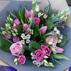 The Art Of Cake And Bouquet Delivery In Dubai