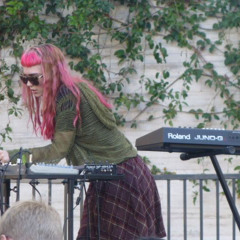 Grimes - Sagrad Прекрасный 2010 live