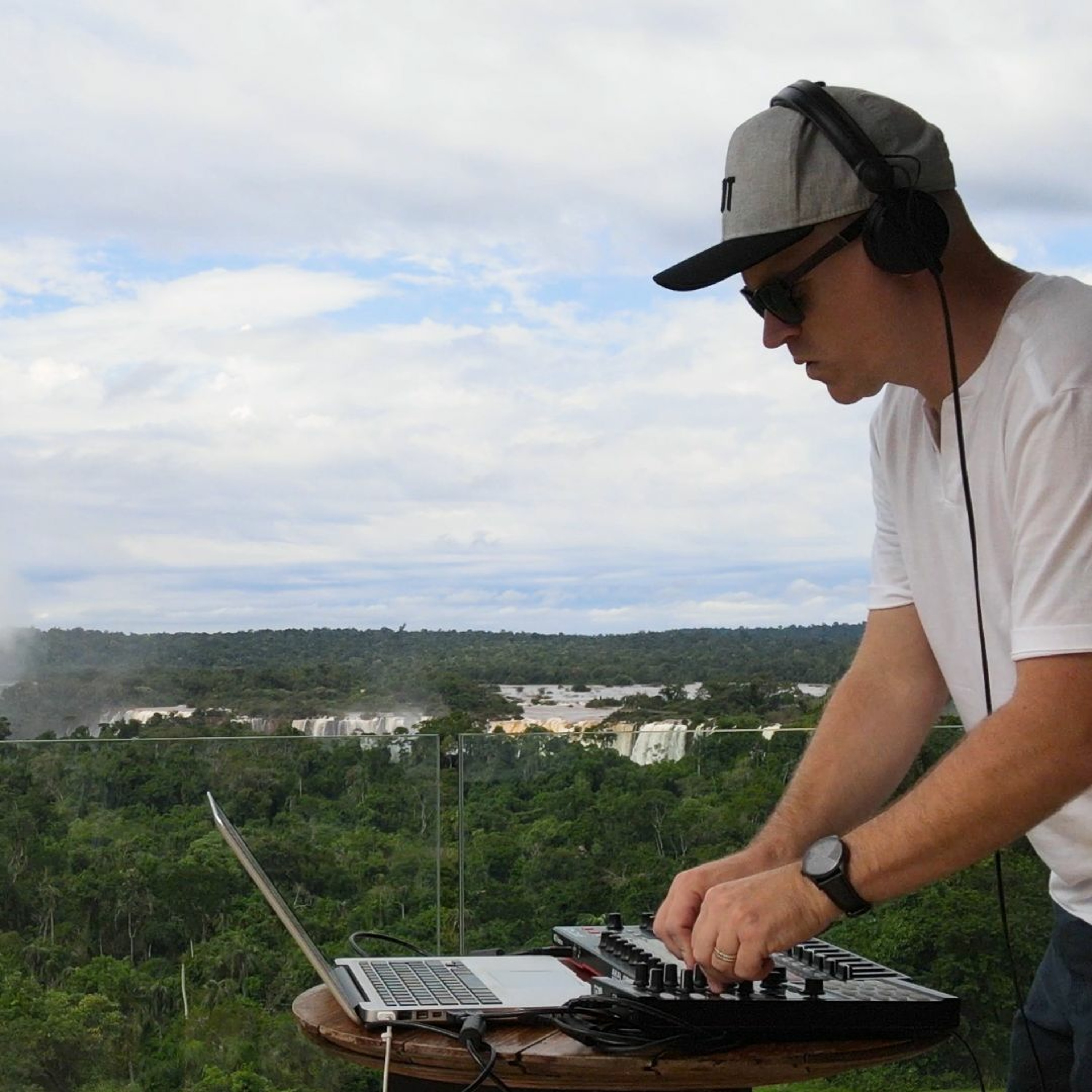 DJ & Live Sets by Dipolair