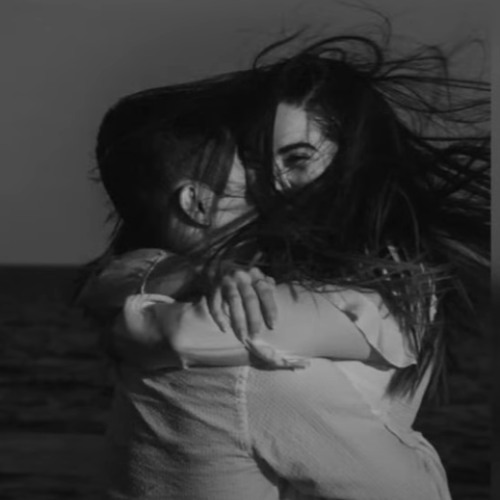 حضنك وطنن😔💔A