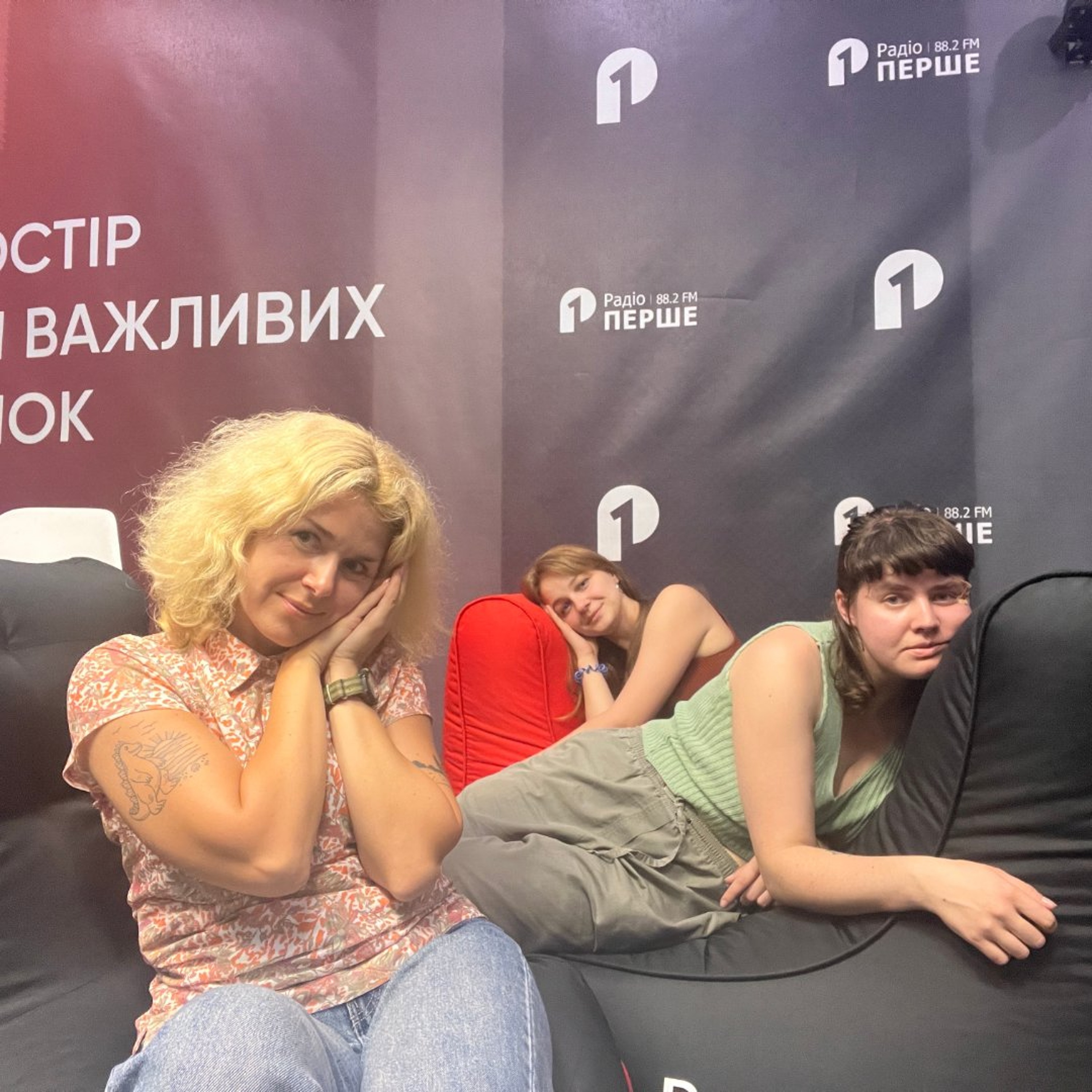 Софія Короткевич та Віта Котик про виставку «Тривога лягає поруч»