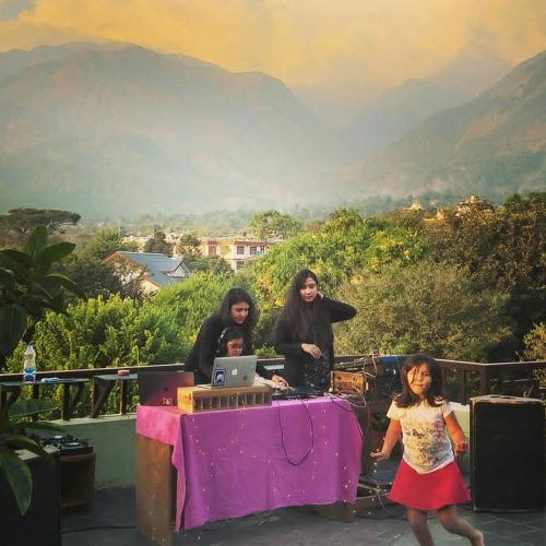 1.11.2020 Sundowner at The Cliff, Dharamshala with Bassister