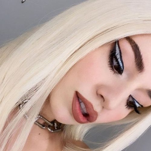 Ava Max Silhouette