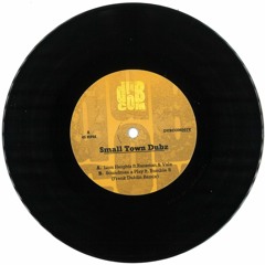 DUBCOM007V - Small Town Dubz - Lion Heights ft. Razaman & Vale + Soundman A Play Remix [7" Vinyl]