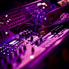 end of a cycle (pure analog liveset at altered hall 4 collecttif de la cave)