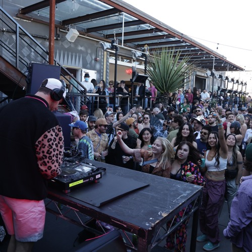 BLK&WHT LIVE SETS