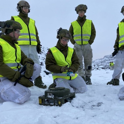 Stream Норвежские военные отрабатывают установку противотанковых мин ...