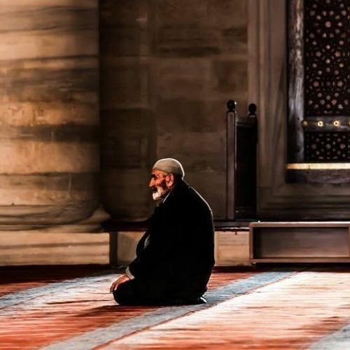 « أسيرُ الخطايا عند بابكَ واقفُ »