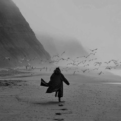 مُعَذّبٌ من هجرهِ.. أشكو بعاداً وقلا.. روحي بهِ هائمةٌ..منهُ فقدتُ الأملَ