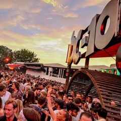 House music all night long - By Jake Edwards -