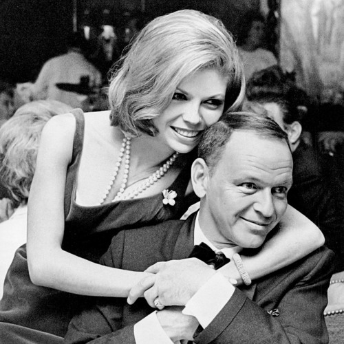 frank sinatra & nancy ( killing me softly ) by: zuha