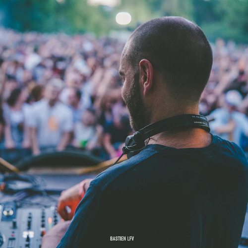 Hard emotional techno