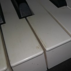 Je nettoie les touches du piano